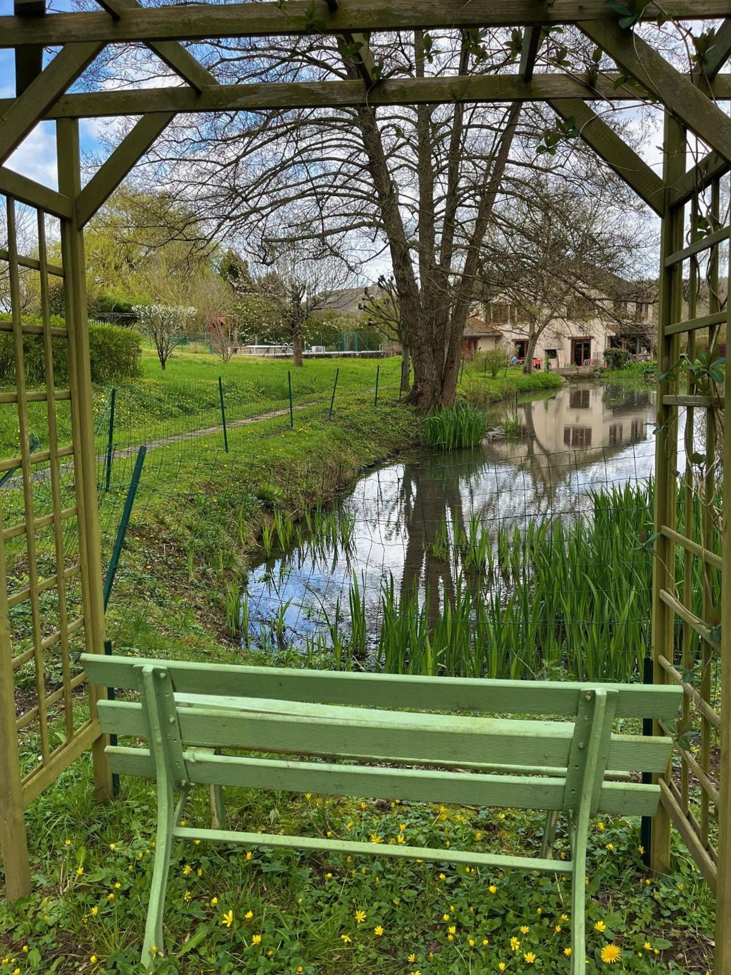 La Petite Campagne Bed & Breakfast Blaru Bagian luar foto