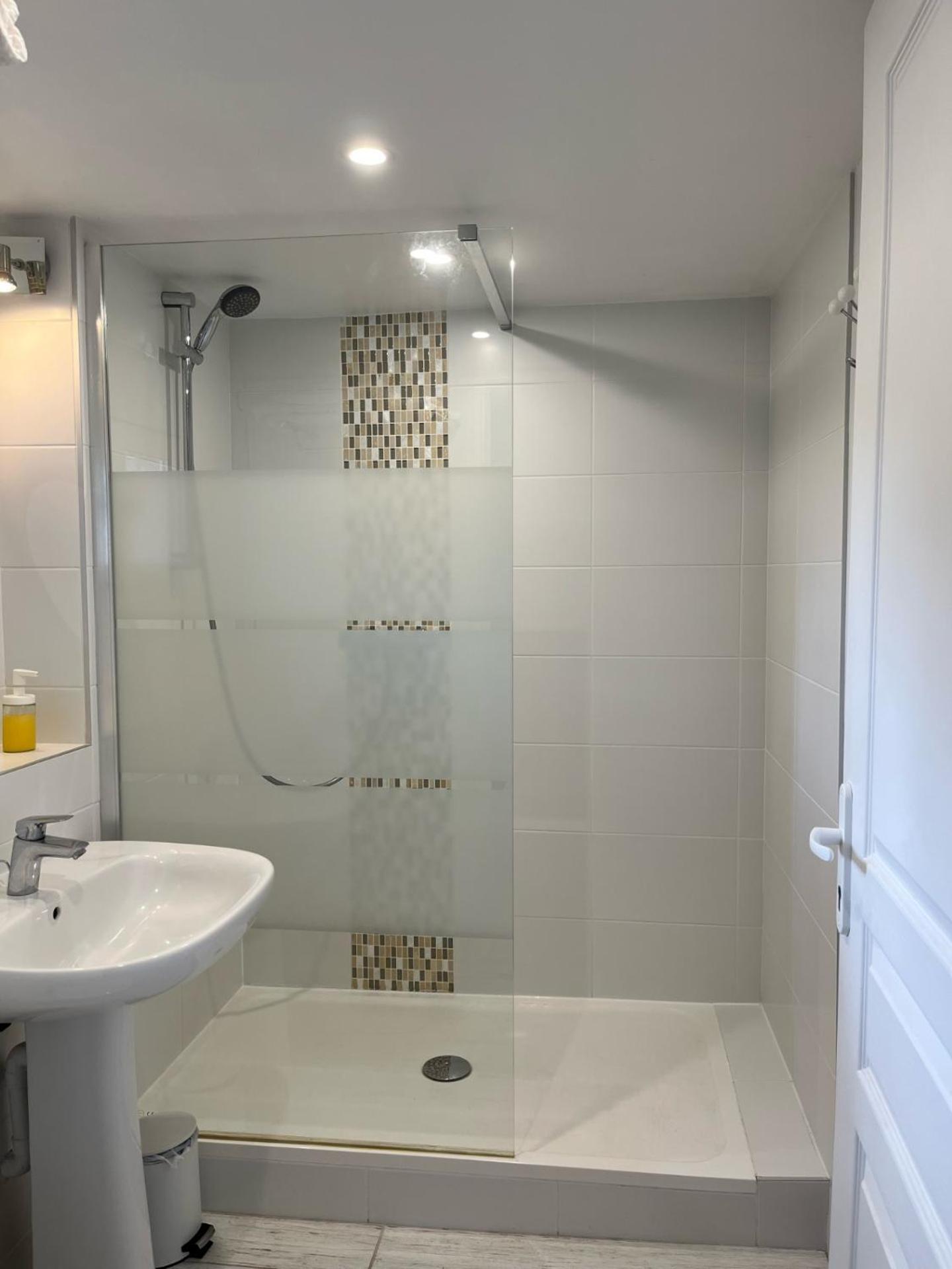 La Petite Campagne Bed & Breakfast Blaru Bagian luar foto
